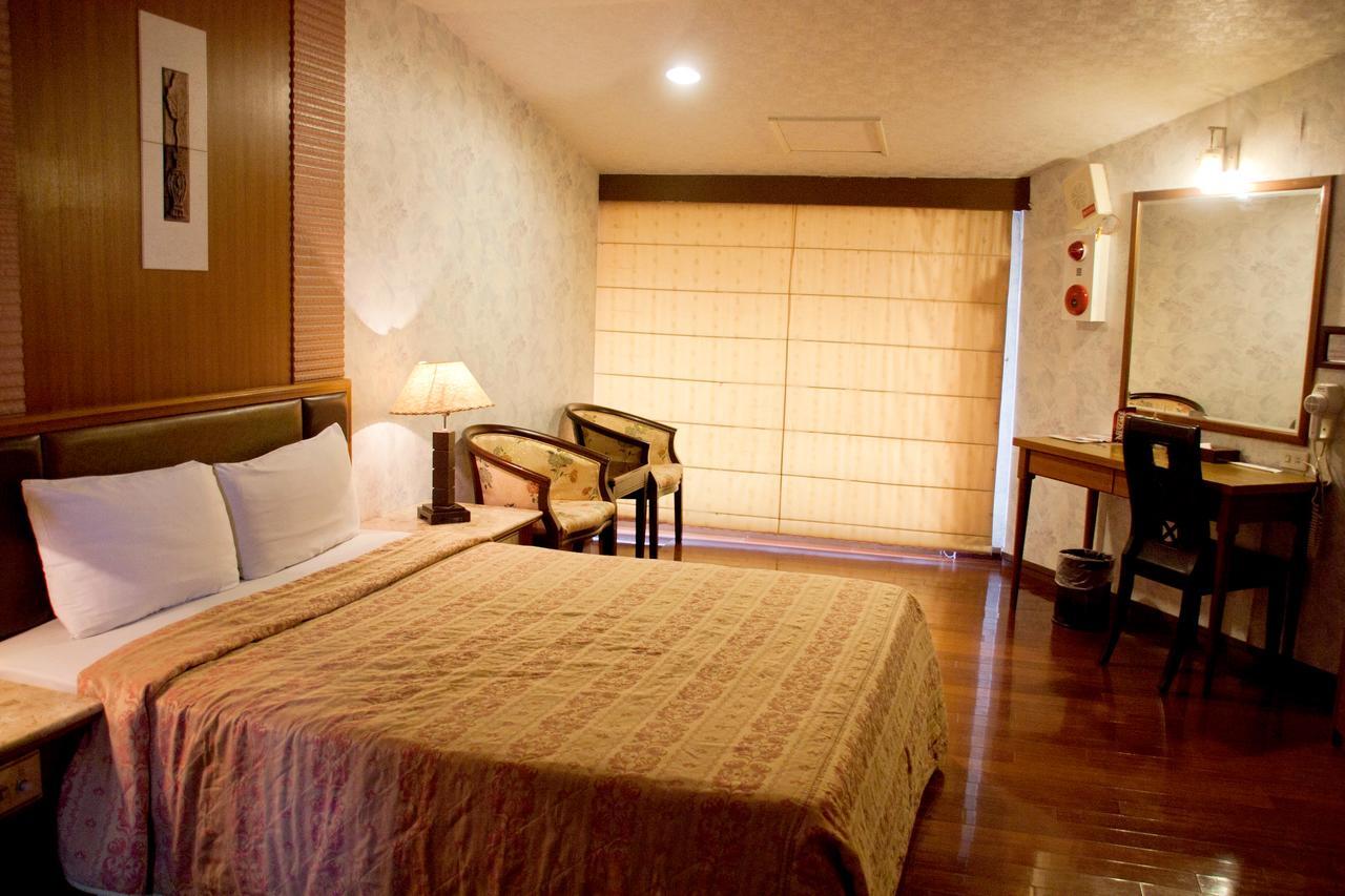 Paiwei Motel Tainan Eksteriør billede