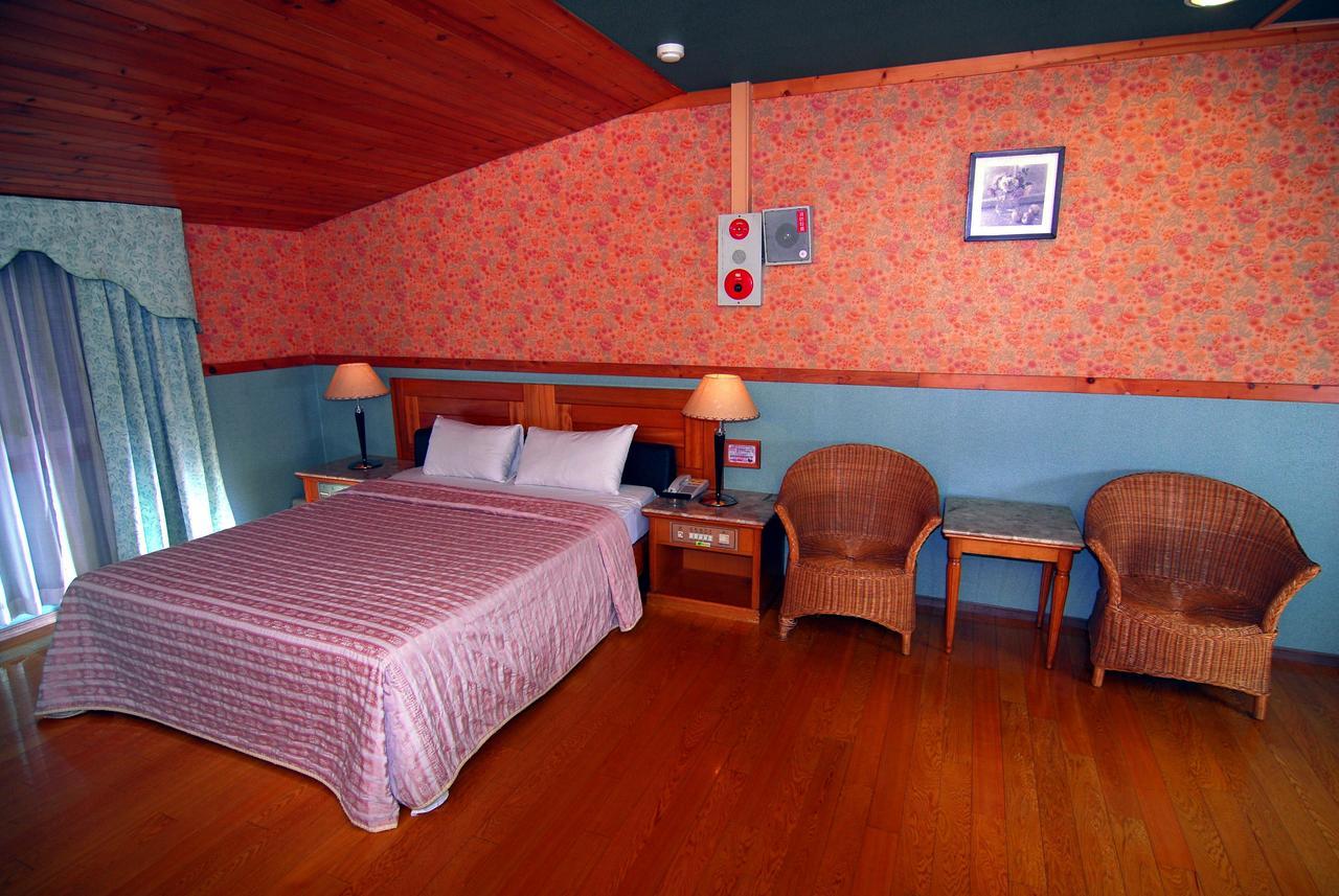 Paiwei Motel Tainan Eksteriør billede